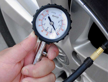 How do you see the tire pressure when using a car tire inflator pump?