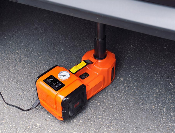 How will it be safer to use electric hydraulic jacks?